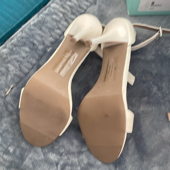 Massimo white 4” heels - Picture 2 of 2